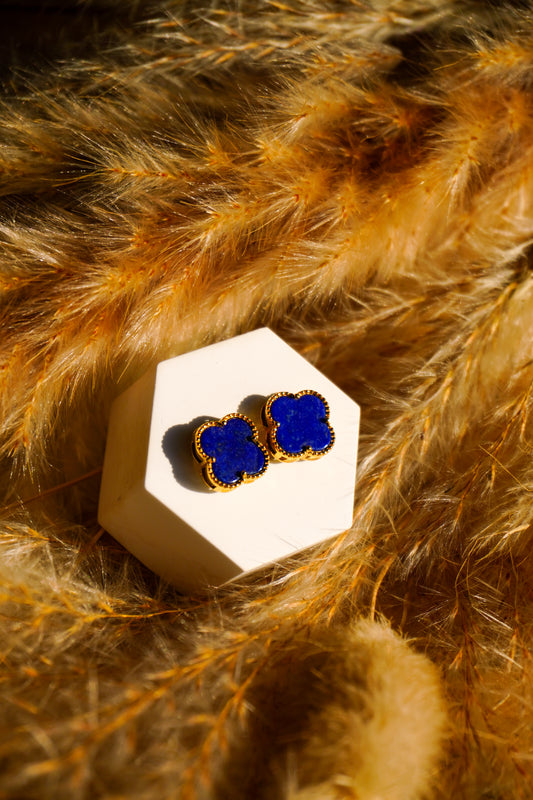 Pendientes sutiles de trébol de la suerte de color azul intenso con piedras preciosas de lapislázuli - Oro