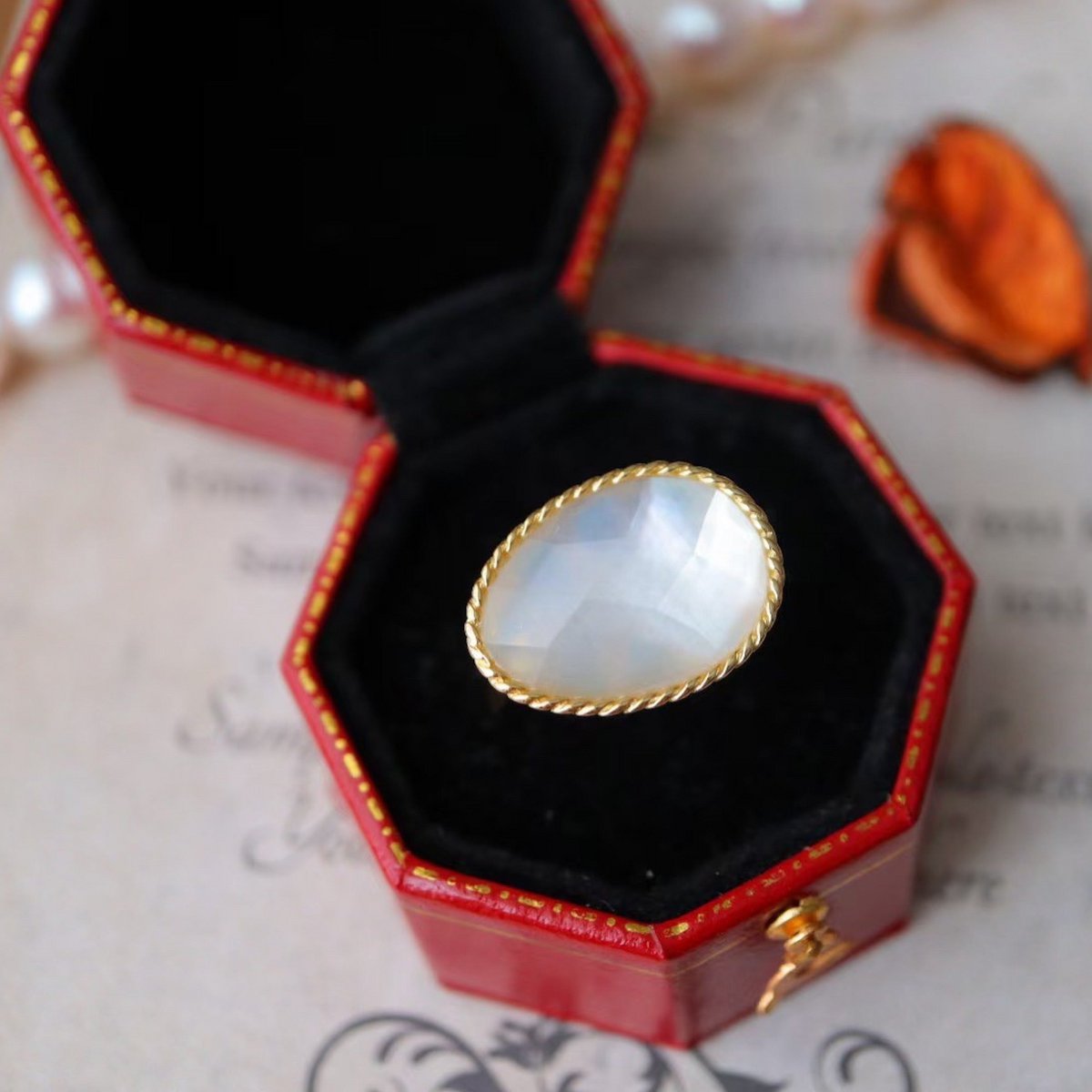 Conjunto de joyería de piedra facetada ovalada de nácar - vermeil de oro - pendientes, collar y anillo