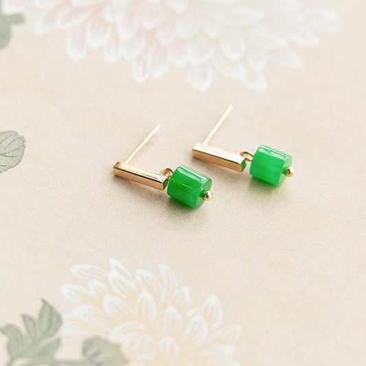 Pendientes minimalistas con barra de jade pequeña - Rellenos de oro de 18 quilates