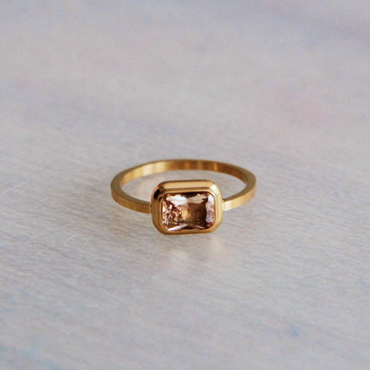 Elegante Ring met Perzik Steen - Goud