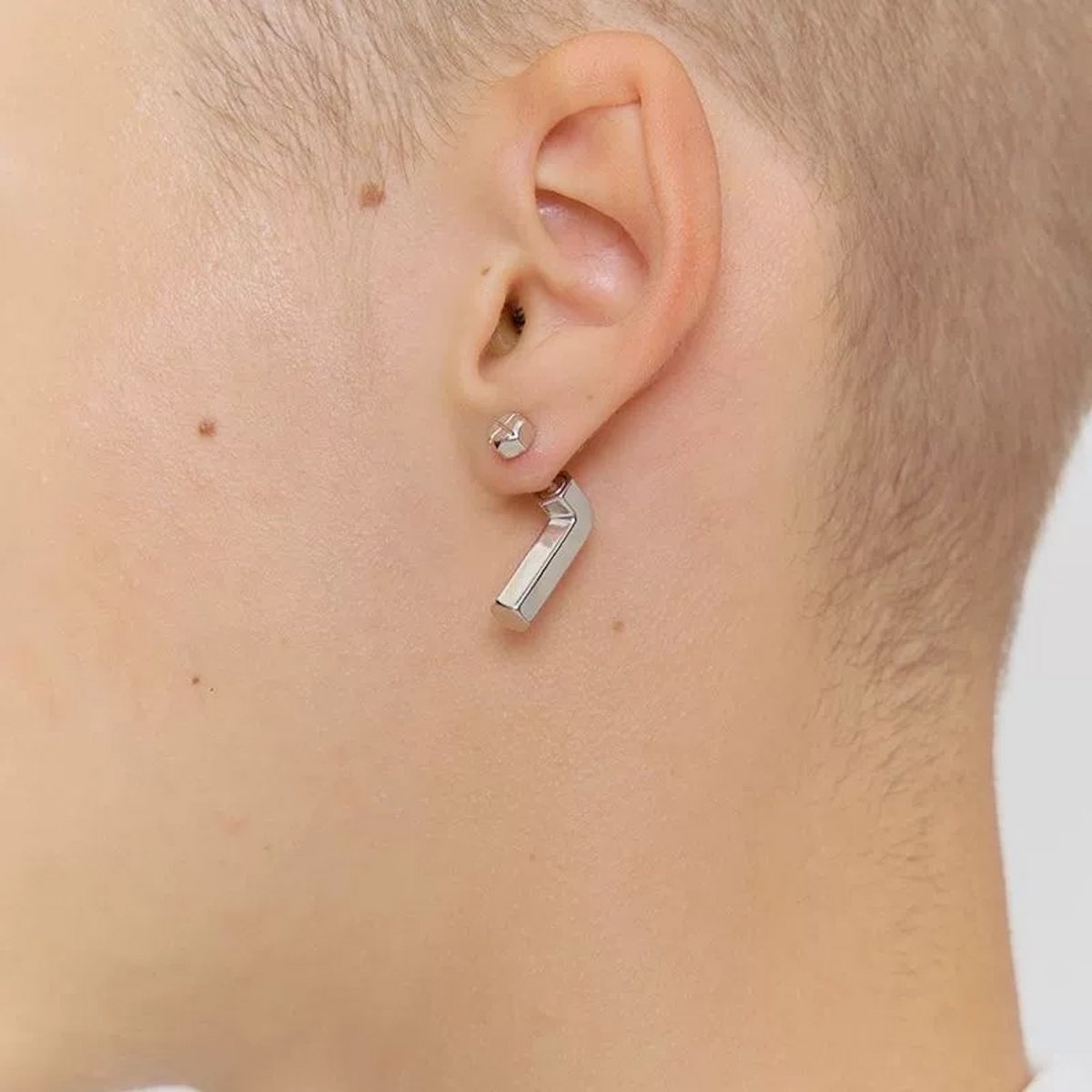 Unieke zilveren oorstekers met schroefontwerp