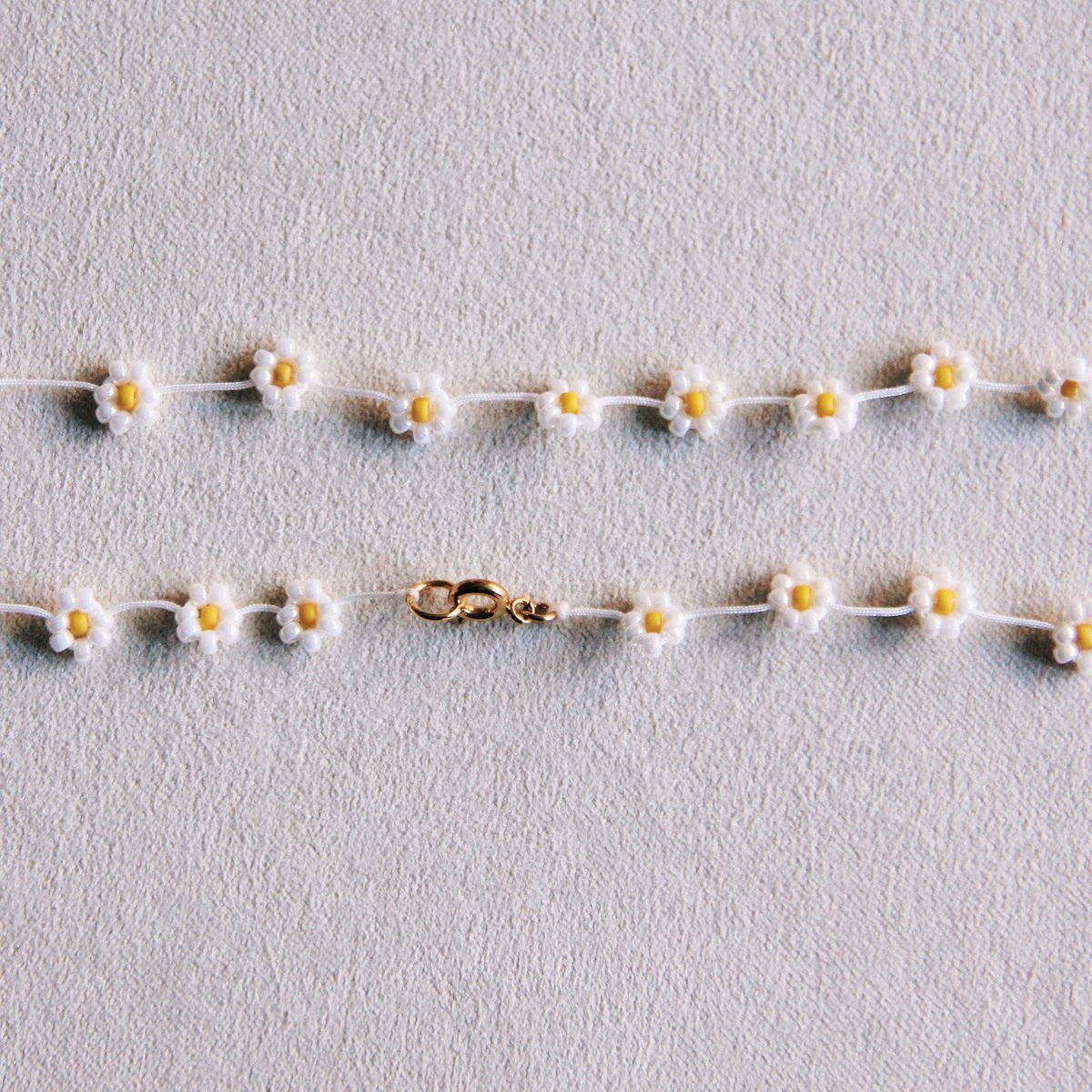 Collar de flores con las conocidas Margaritas – Blanco