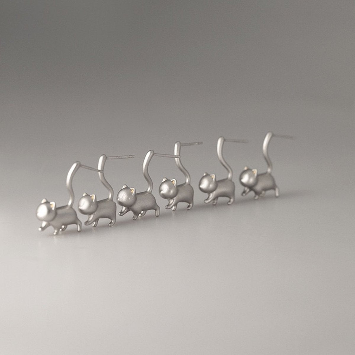 Uniek ontwerp schattig kattenontwerp speelse oorstekers - zilver en zwart