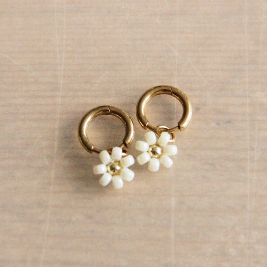 Pendientes con 'Flor de Margarita' - Crema/Oro